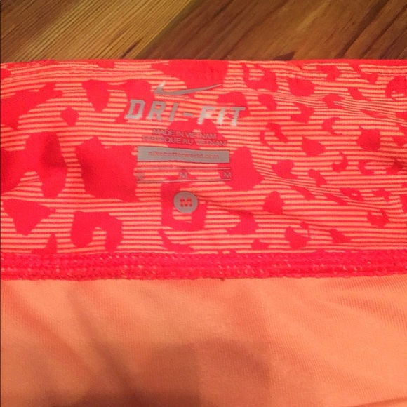 Nike Capris Size Medium - Picture 3 of 3